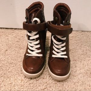 “Lleve” wedge lace up sneakers